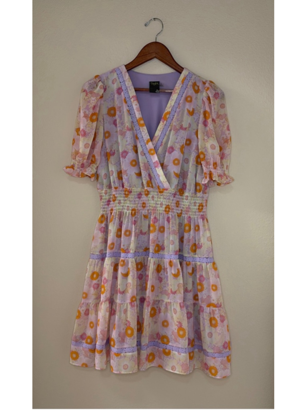 Taylor Floral Women's Size 8 Half Sleeved Ruffled Cuff Mini V-Neck Boho Dress